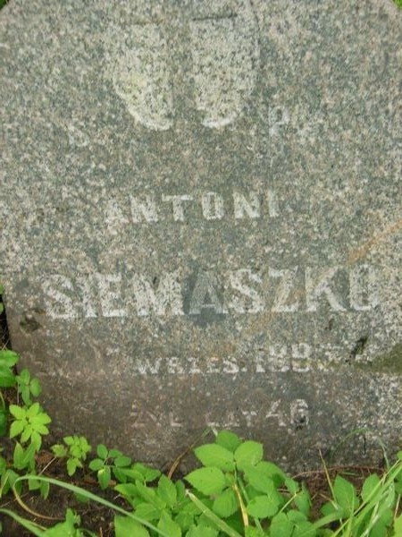 Фрагмент надгробка Антоні Сємашко, кладовище Росса у Вільнюсі, 2013 рік