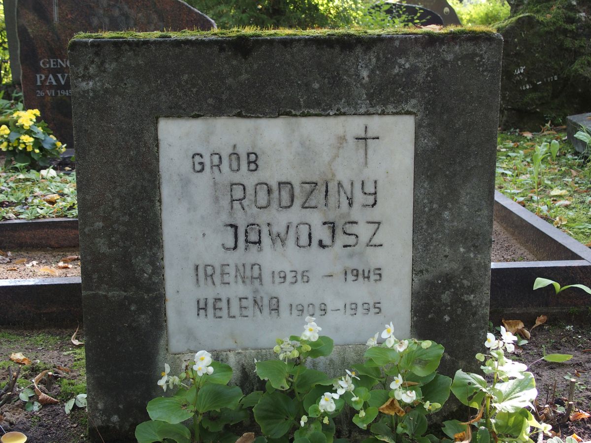 Inscription from the gravestone of Irena Jawojsz and Helena Jawojsz, St Michael's Cemetery in Riga, as of 2021.