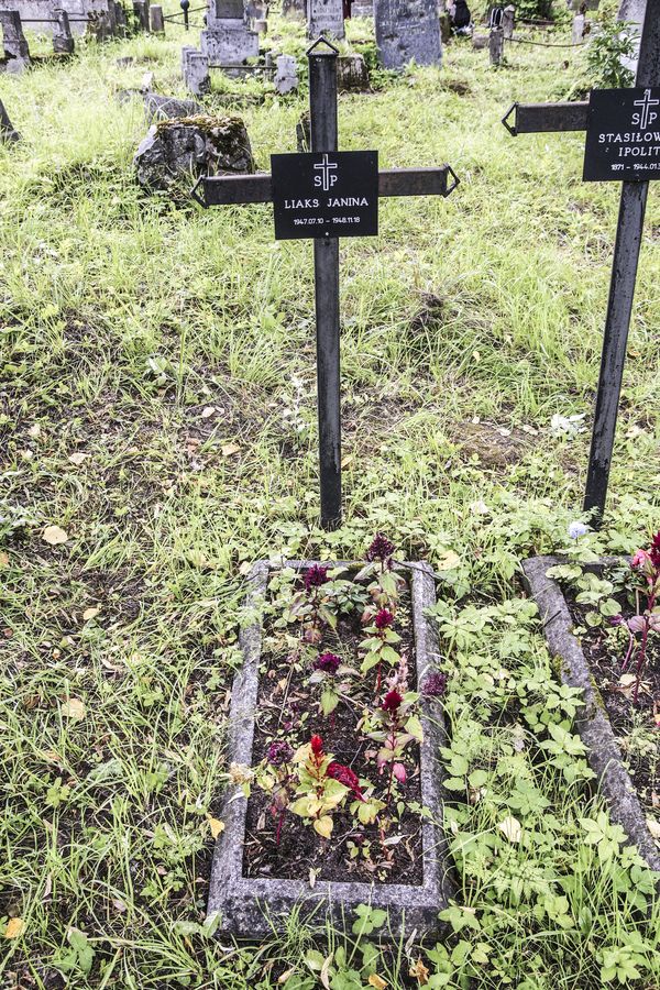 Tombstone of Janina Liaks, Na Rossie cemetery in Vilnius, as of 2013.