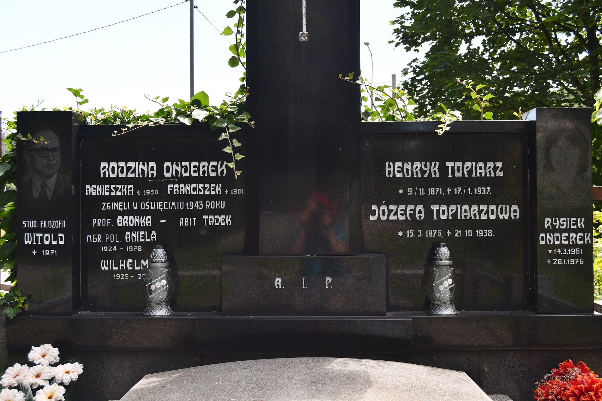 Fotografia przedstawiająca Tombstone of the Onderek and Topiarz Families