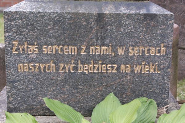 Fragment nagrobka Marii Massalskiej, cmentarz na Rossie, stan z 2013 roku