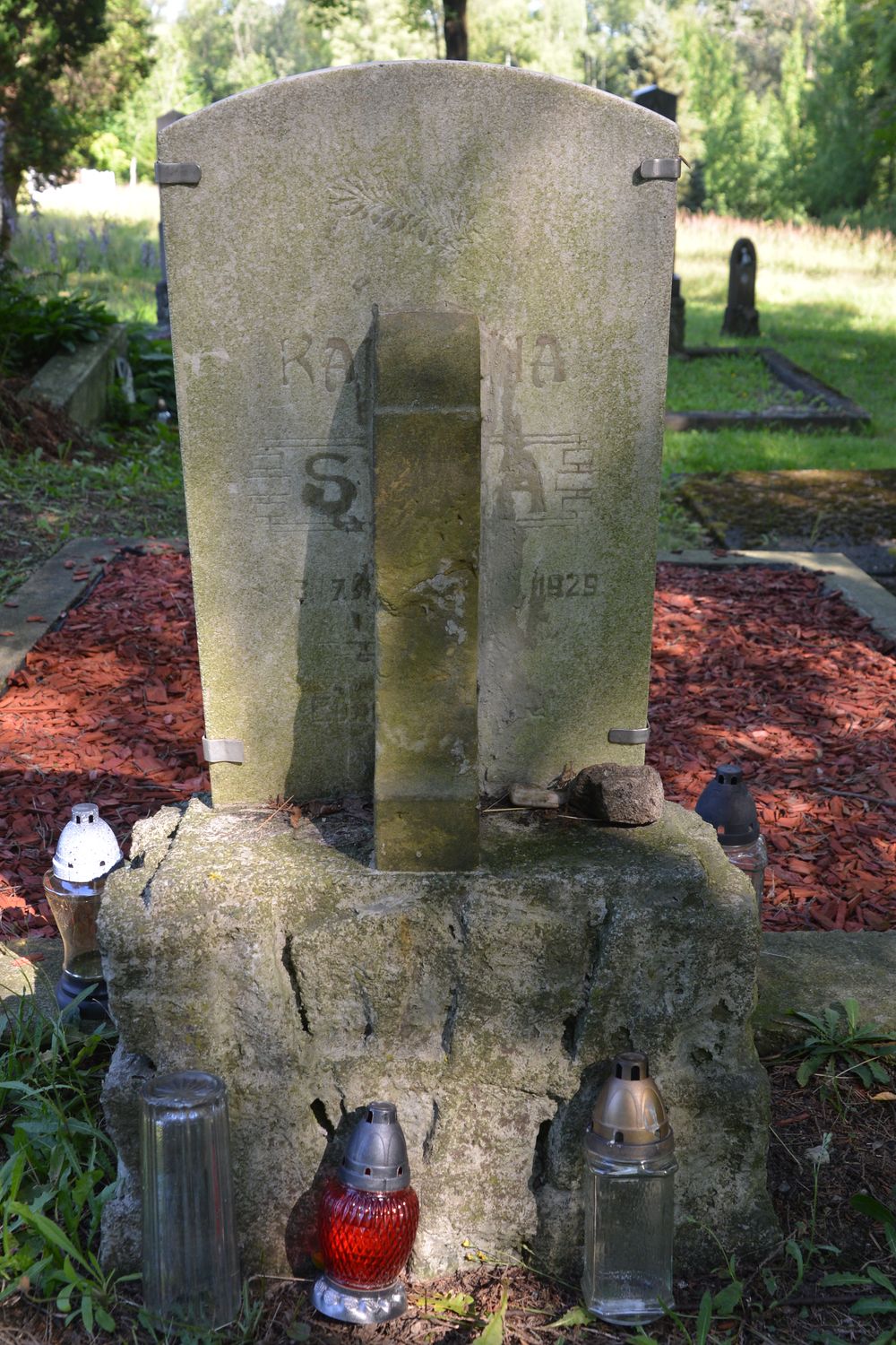 Tombstone of the Syhov family, Karviná Doly cemetery