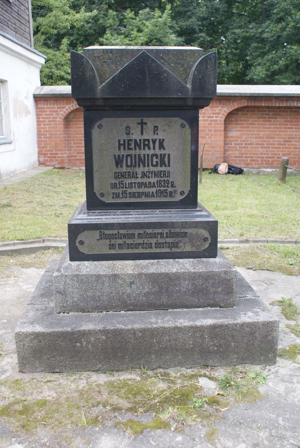 Tombstone of Henryk and Kazimira Wojnicki, Ross cemetery, state of 2013