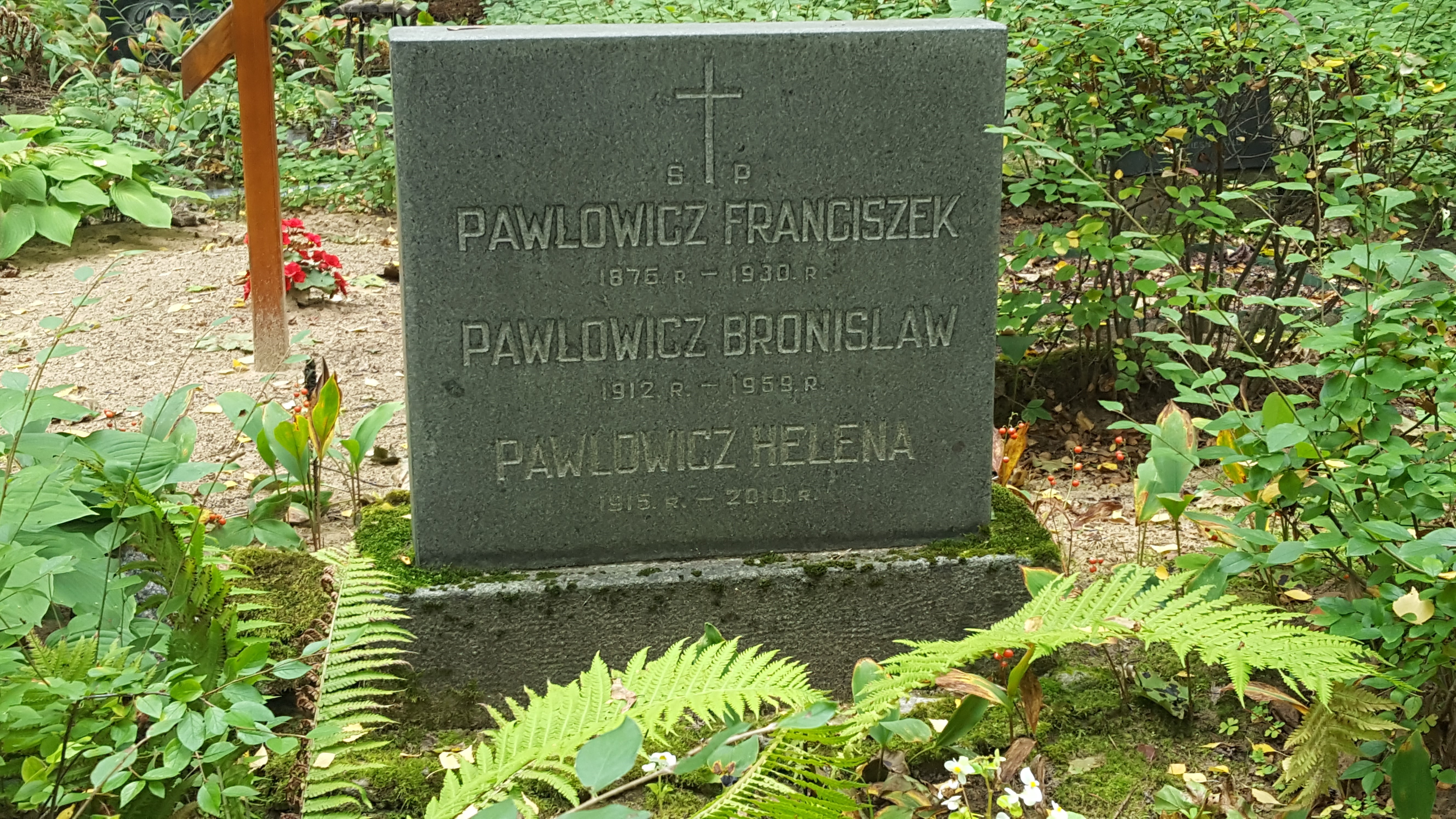 Tombstone of Bronislaw, Francis, Helena Pavlovich, St Michael's cemetery in Riga, as of 2021.