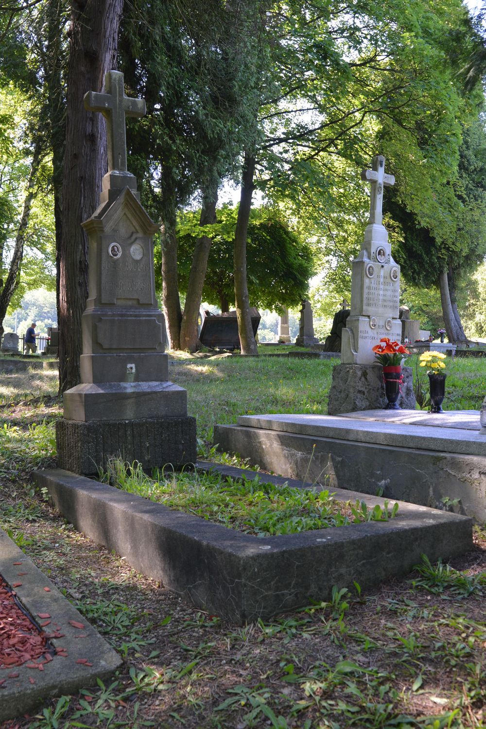 Nagrobek Józefa i Marii Wolnych, cmentarz w Karwinie Dołach