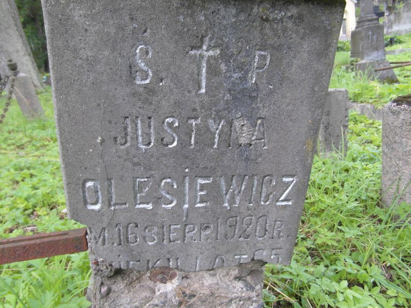 Fragment of the gravestone of Justyna and Tomasz Olesiewicz, Rossa cemetery in Vilnius, state 2014