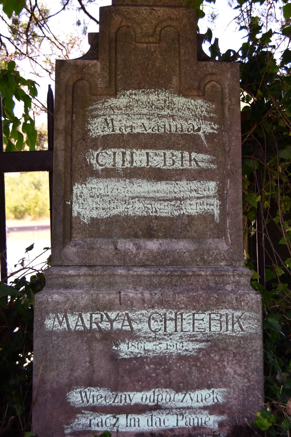 Fotografia przedstawiająca Tombstone of Marianna and Maria Chlebik