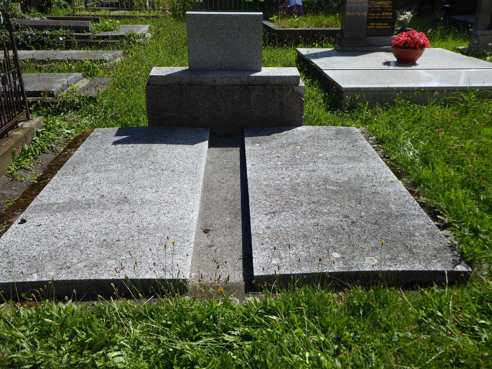 Tombstone of Jan Cichy and Elze Cichy from the cemetery of the Czech part of Těšín Silesia, as of 2022.