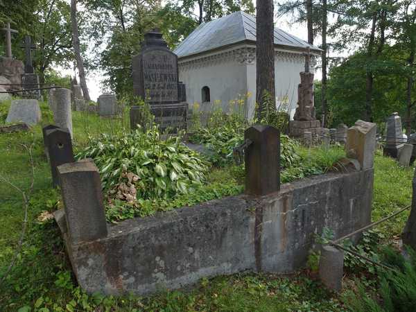Grobowiec Aleksandra i Stanisławy Wasilewskich, cmentarz na Rossie w Wilnie, stan z 2013 r.