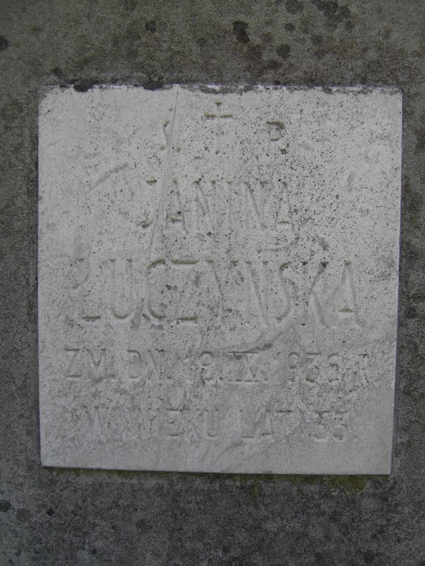 Tablica inskrypcyjna z grobowca Anny Juszkiewcz i rodziny Łuczyńskich, cmentarz Na Rossie w Wilnie, stan z 2013 roku