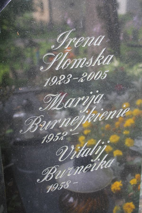 Inskrypcja grobowca Apolonii Kozłowskiej, Ireny i Mieczysława Słomskich, Malwiny Zalewskiej, cmentarz Na Rossie w Wilnie, stan z 2013