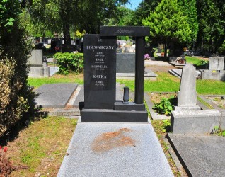 Nagrobek rodziny Folwarcznych, i Emila Kafki