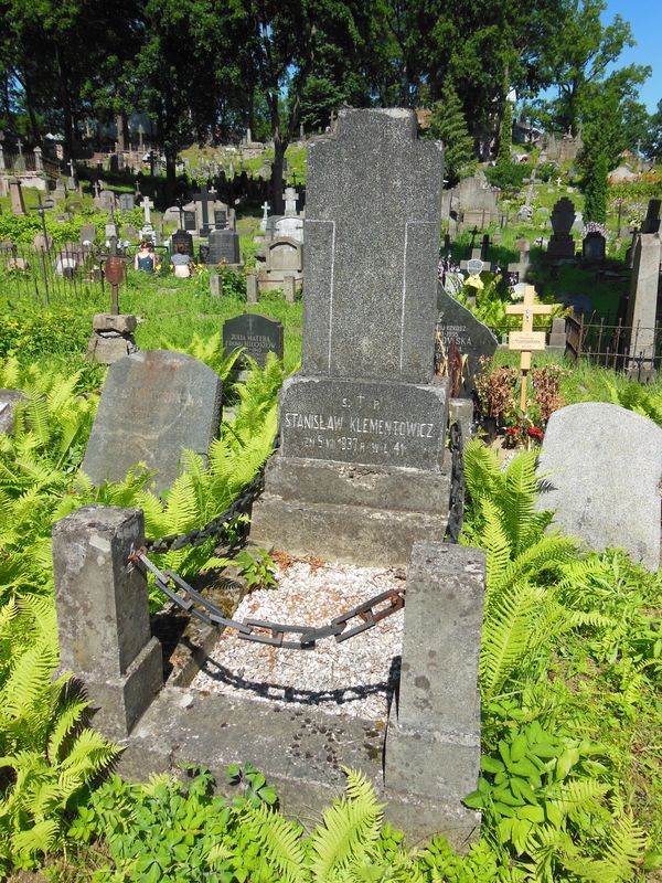 Tombstone of Stanislaw Klementowicz, Na Rossie cemetery in Vilnius, as of 2013