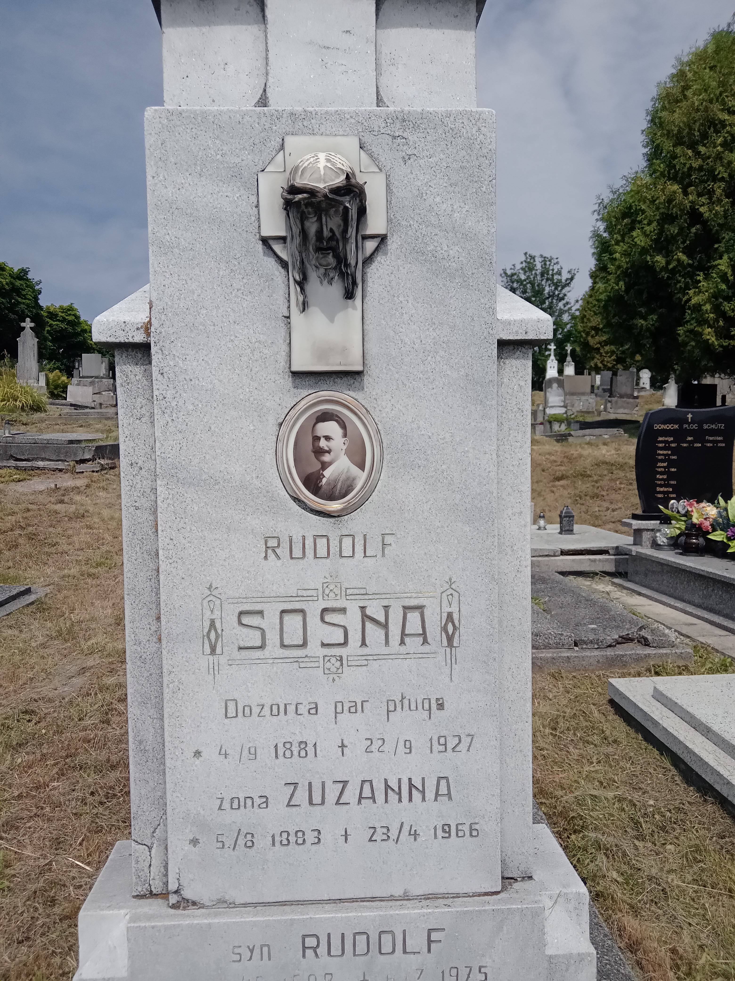 Fotografia przedstawiająca Tombstone of the Sosna family, Alois Svoboda and Boleslawa Sosnová