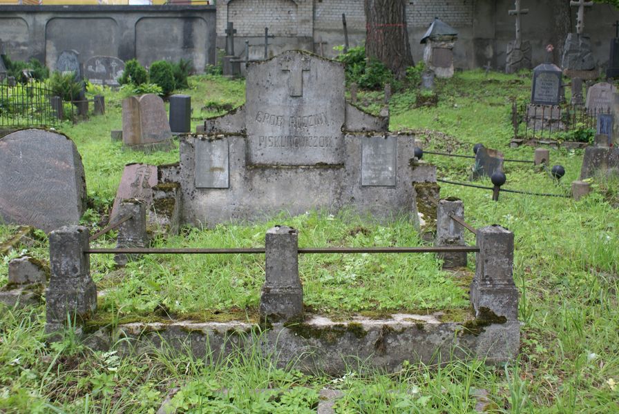 Grobowiec Elżbiety i Piotra Piskunowiczów, cmentarz Na Rossie w Wilnie, stan z 2013 r.