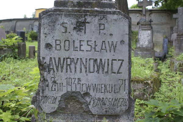 Inscription from the tombstone of Bolesław Ławrynowicz, Na Rossie cemetery in Vilnius, as of 2013.