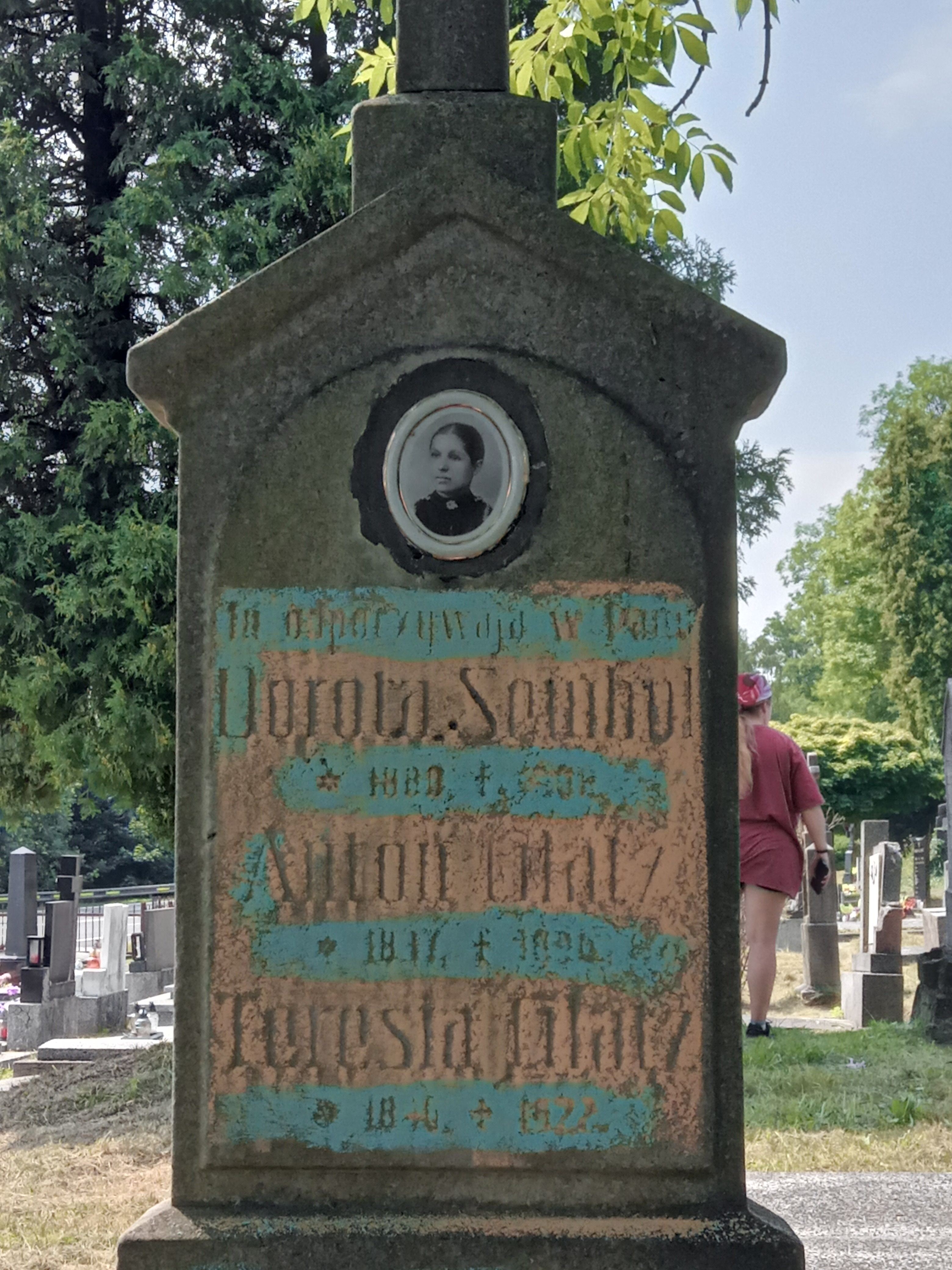 Photo montrant Tombstone of Dorota Sembol, Anton Glatz, Teresa Glatz, František Piatek and Alžběta Piontková