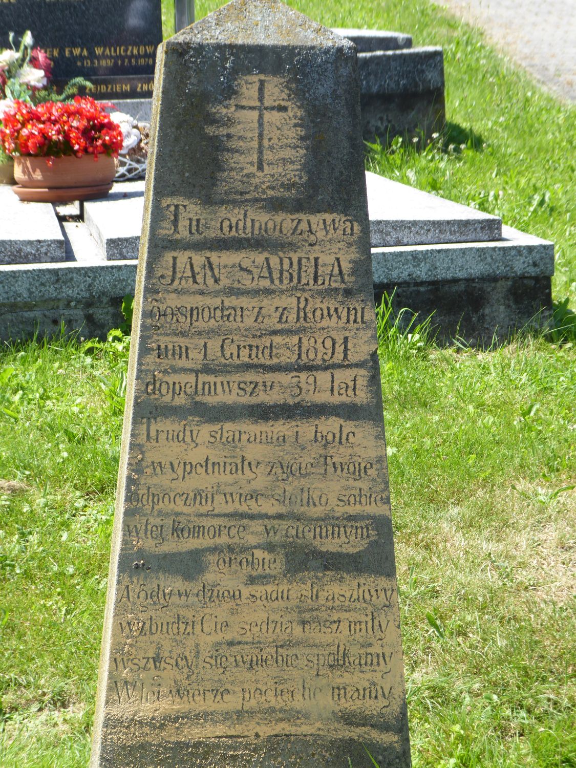 Fragment nagrobka Jana Sabela z cmentarza czeskiej części Śląska Cieszyńskiego, stan z 2022 r.