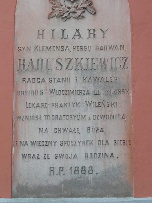 Epitaph plaque of Hilary Raduszkiewicz, Na Rossie cemetery in Vilnius, as of 2013.