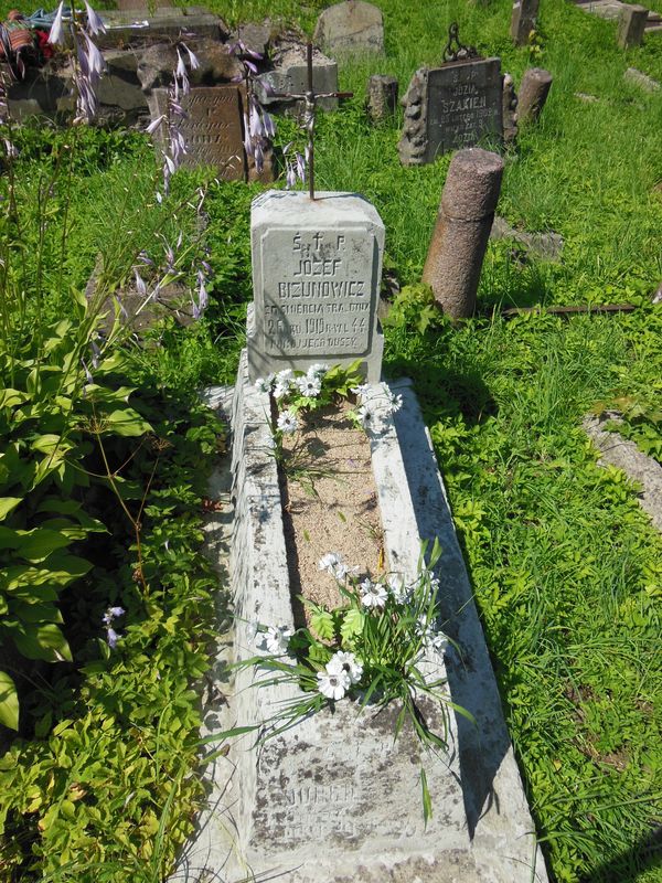 Tombstone of Jozef Bizunowicz and N.N., Na Rossie cemetery in Vilnius, as of 2013