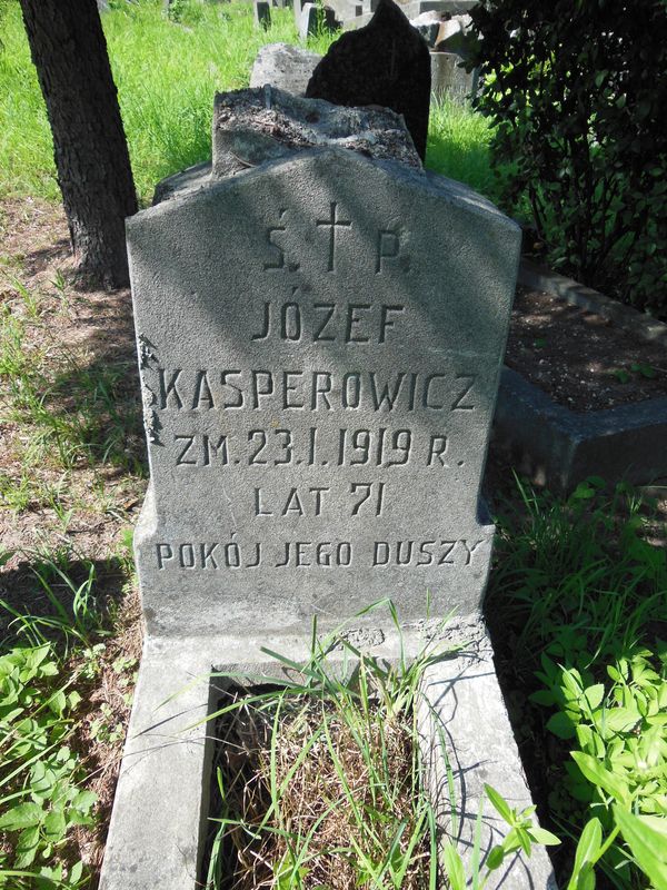 Надгробок Юзефа Касперовича на кладовищі На Росса у Вільнюсі, станом на 2013 рік