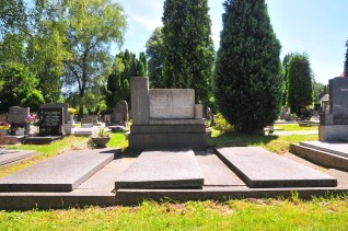 Nagrobek rodzin Przywara, Śedivy, Kosiecka