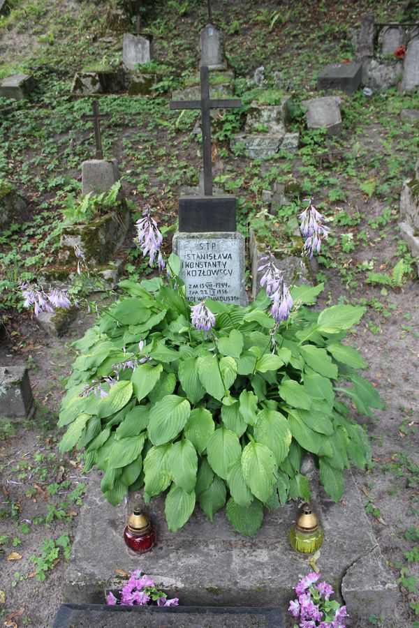 Tombstone of Konstanty and Stanislava Kozlowski, Na Rossie cemetery in Vilnius, as of 2013