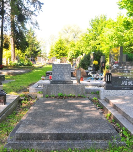 Nagrobek rodziny Kruczek, i Józefy Pyć