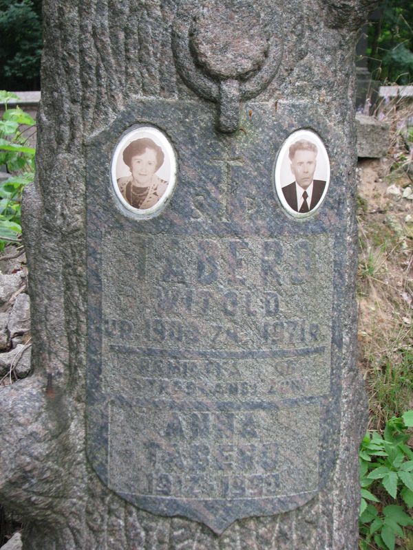 Nagrobek Anny i Witolda Tabero, cmentarz na Rossie w Wilnie, stan na 2014 r.