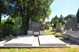 Nagrobek rodziny Wałach, i Pawła Przeczka