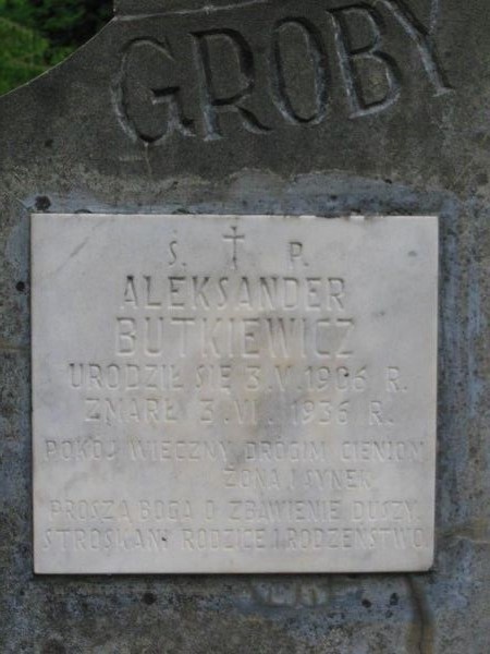 Fragment grobowca Aleksandra Butkiewicza, cmentarz na Rossie w Wilnie, stan z 2013