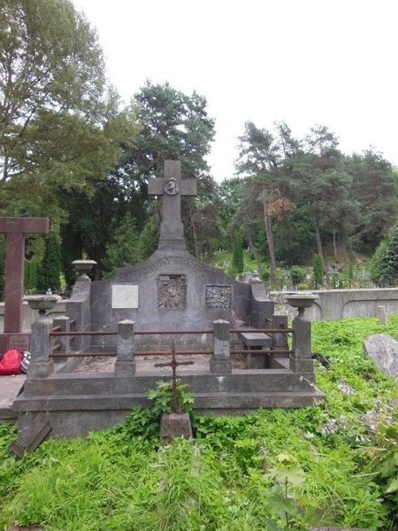 Grobowiec Aleksandra Butkiewicza, cmentarz na Rossie w Wilnie, stan z 2013