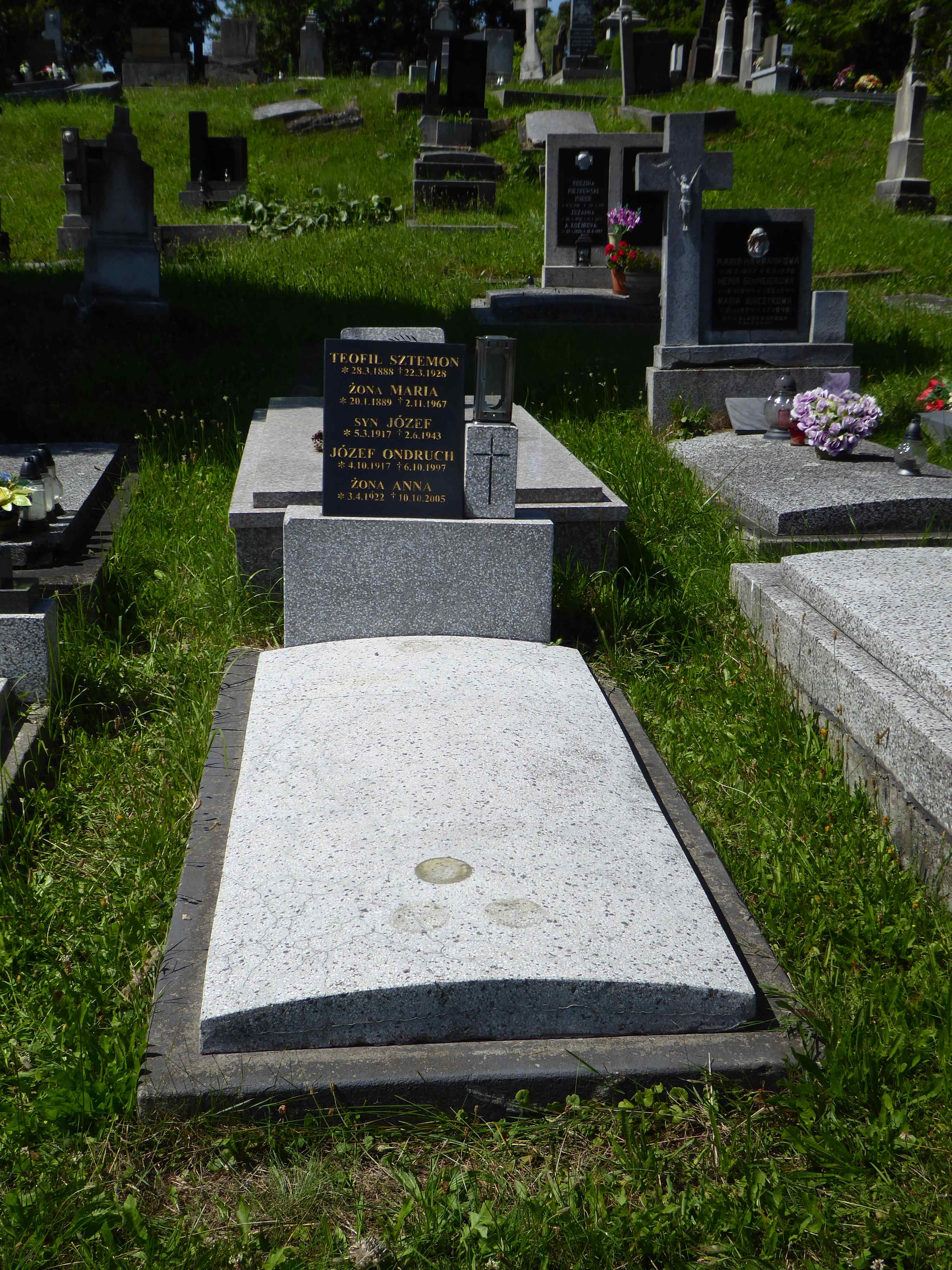 Fotografia przedstawiająca Tombstone of the Sztemon and Ondruch families