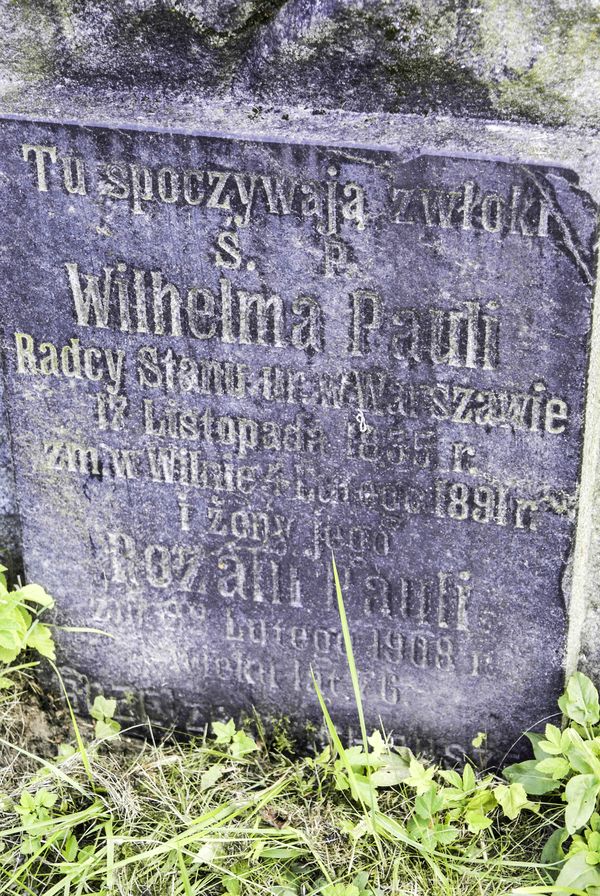 Fragment of the tombstone of William and Rozalia Paul, Ross cemetery in Vilnius, as of 2013.