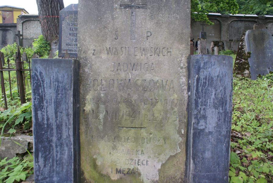 Fragment nagrobka Jadwigi Hołowacz, cmentarz Na Rossie w Wilnie, stan z 2013 r.
