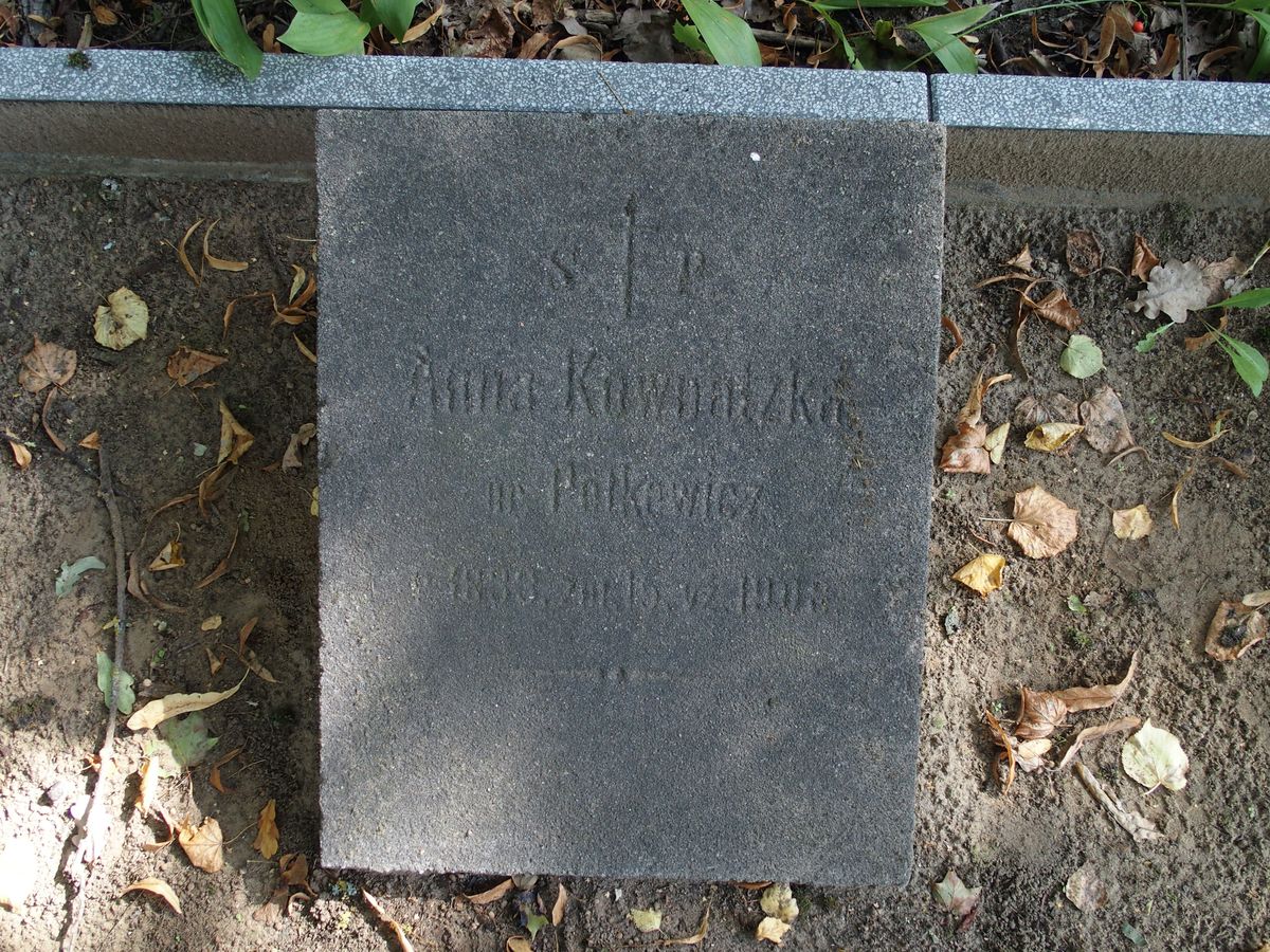 Tombstone of Anna Kownatzka (Kownacka), St Michael's cemetery in Riga, as of 2021.