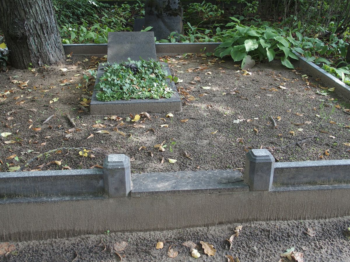 Tombstone of Anna Kownatzka (Kownacka), St Michael's cemetery in Riga, as of 2021.