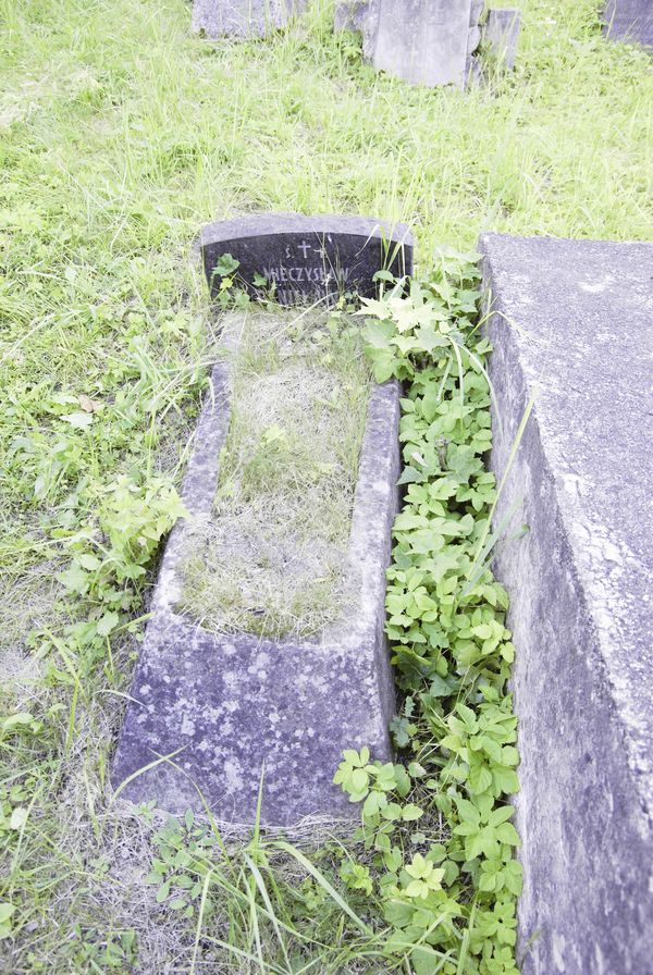 Nagrobek Mieczysława Benisławskiego, cmentarz na Rossie w Wilnie, stan z 2013 r.