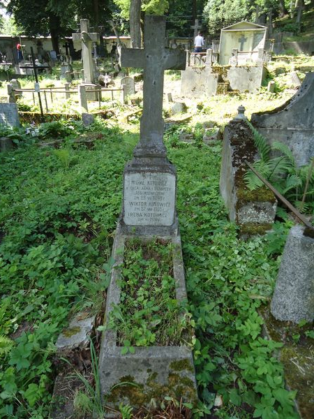 Tombstone of Irena, Michal and Viktor Kotovich, Rasos cemetery in Vilnius, 2013