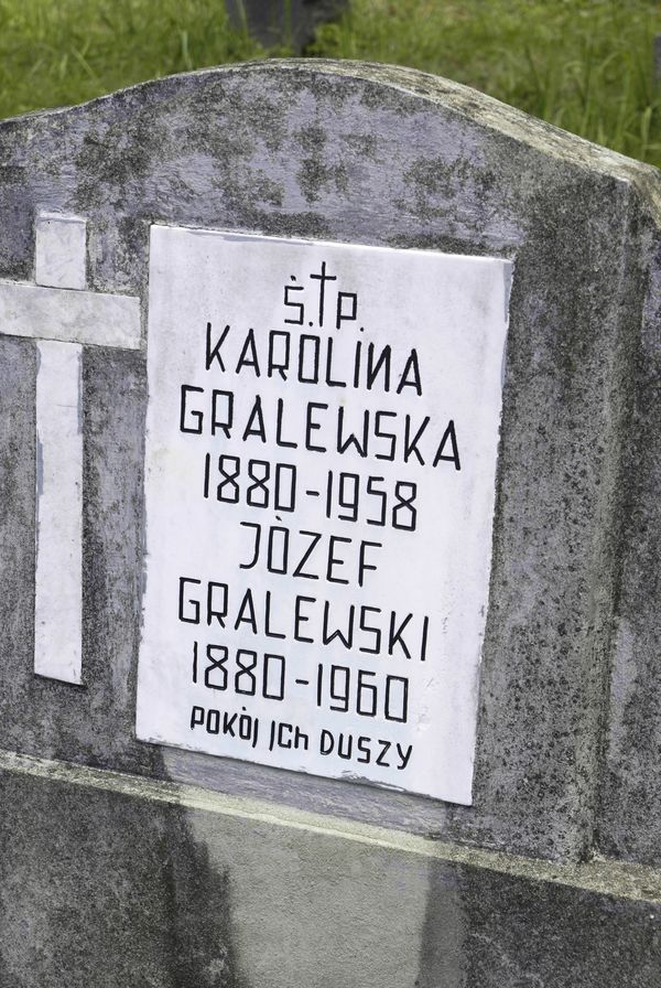 Fragment nagrobka Karoliny i Józefa Gralewskich, cmentarz na Rossie w Wilnie, stan z 2013 r.