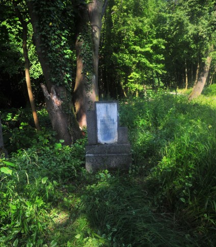 Nagrobek Antonie Radisicovej, i Marie Bystronowej