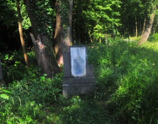 Nagrobek Antonie Radisicovej, i Marie Bystronowej