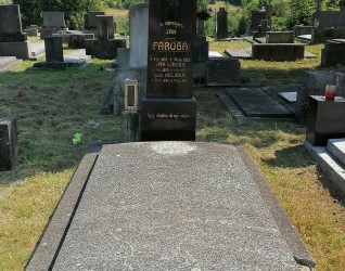 Nagrobek Jana Farugi, Jana i Heleny Linzer, cmentarz w Karwinie Dołach, stan 2022