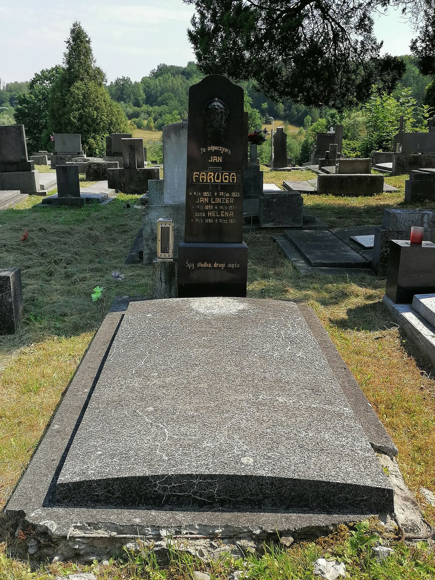 Tombstone of Jan Faruga, Jan and Helena Linzer, cemetery in Karviná Doły, state 2022