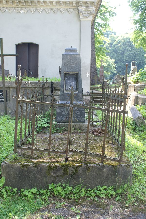 Nagrobek rodziny Kątrym, cmentarz na Rossie w Wilnie, stan z 2013 r.