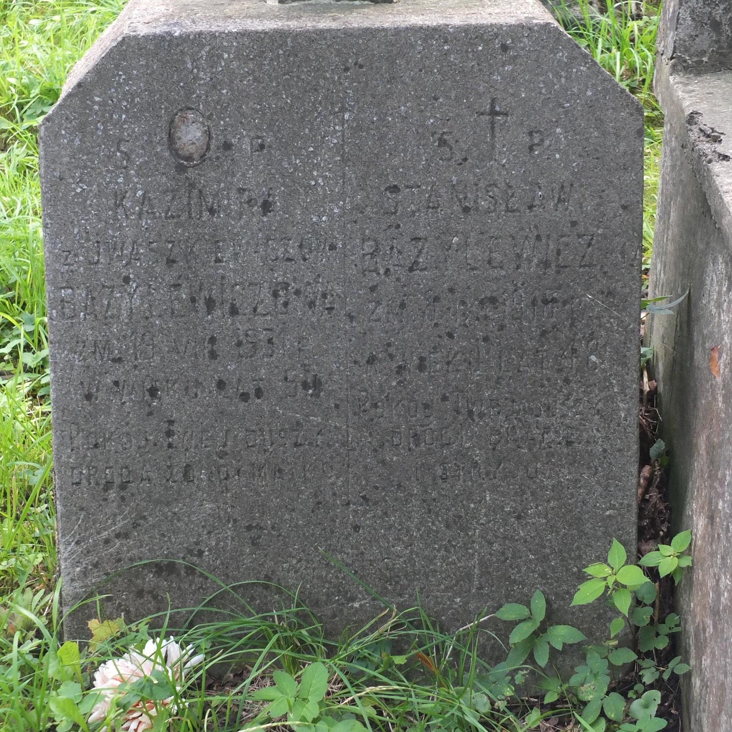 Fragment nagrobka Kazimiery i Stanisława Bazylewicza, cmentarz Na Rossie w Wilnie, stan z 2013 r.