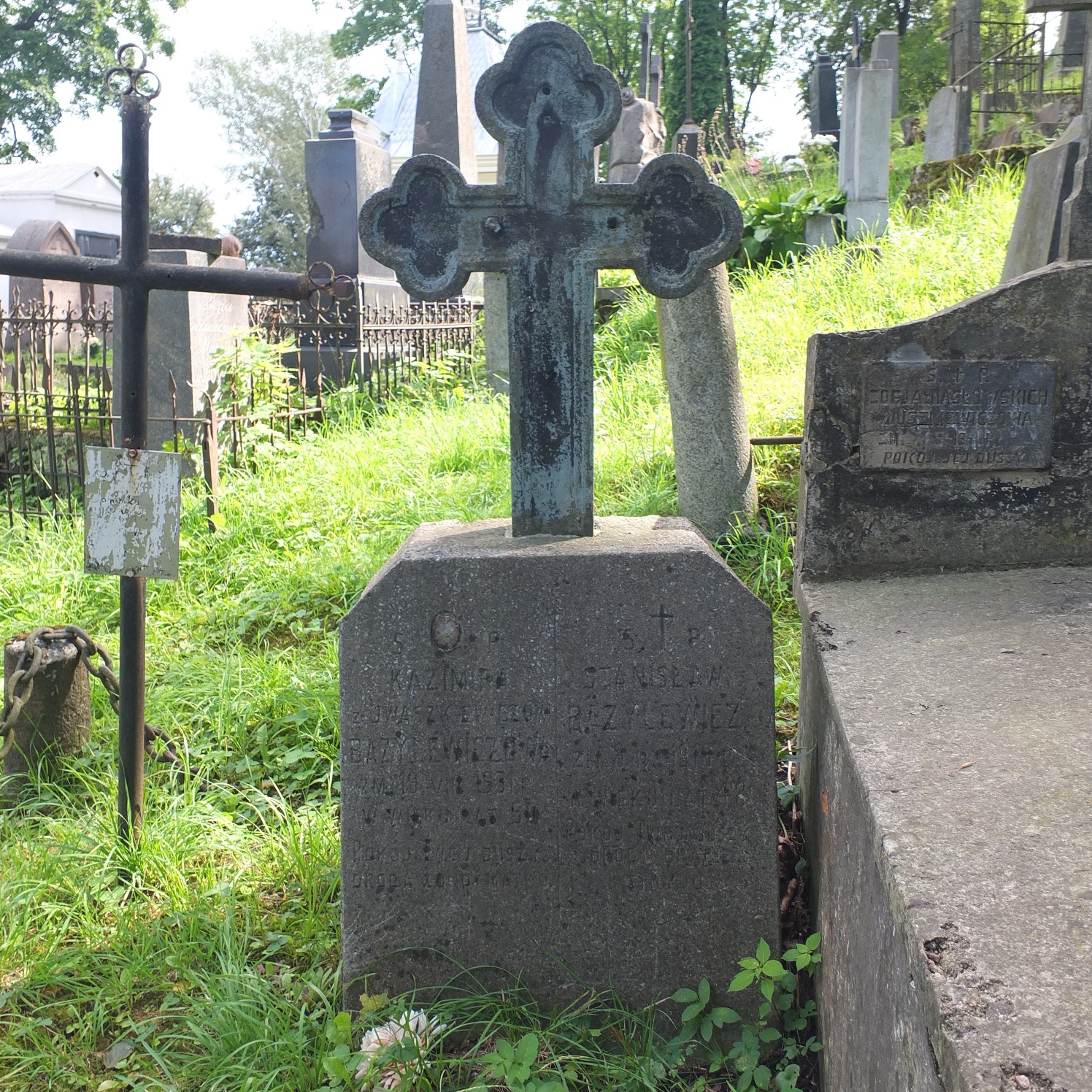 Nagrobek Kazimiery i Stanisława Bazylewicza, cmentarz Na Rossie w Wilnie, stan z 2013 r.