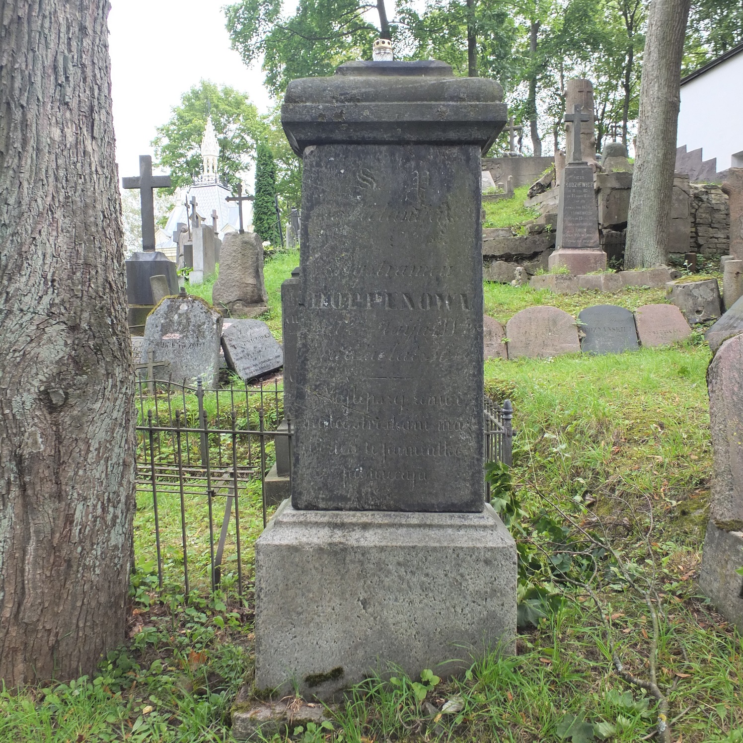 Tombstone of the Hoppen family, Na Rossie cemetery in Vilnius, as of 2013.