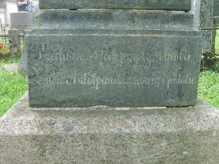 Fragment nagrobka Ksawery Pankratieff i Franciszki Wiercińskiej, cmentarz Na Rossie w Wilnie, stan z 2013 r.