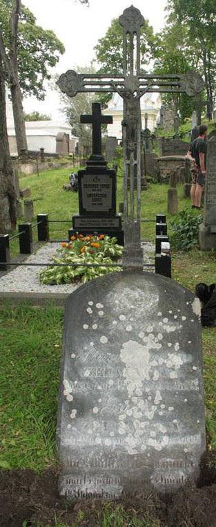Tombstone of the Ziemacki family, Na Rossie cemetery in Vilnius, as of 2013.